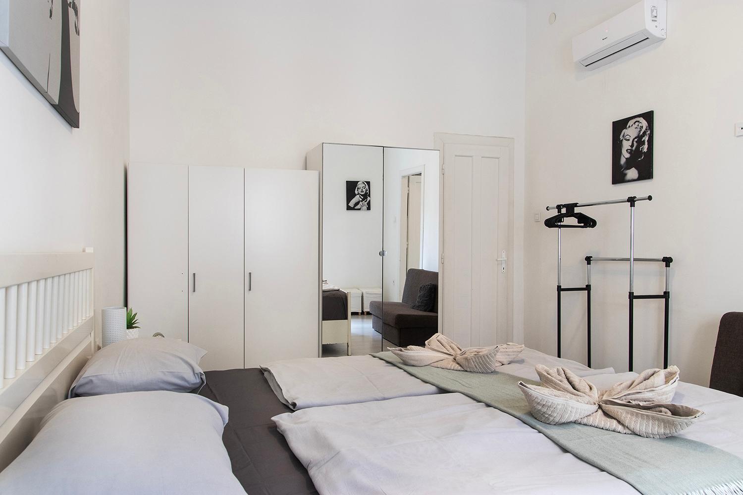 Dora Apartment Near Buda Castle With Parking! Boedapest Buitenkant foto