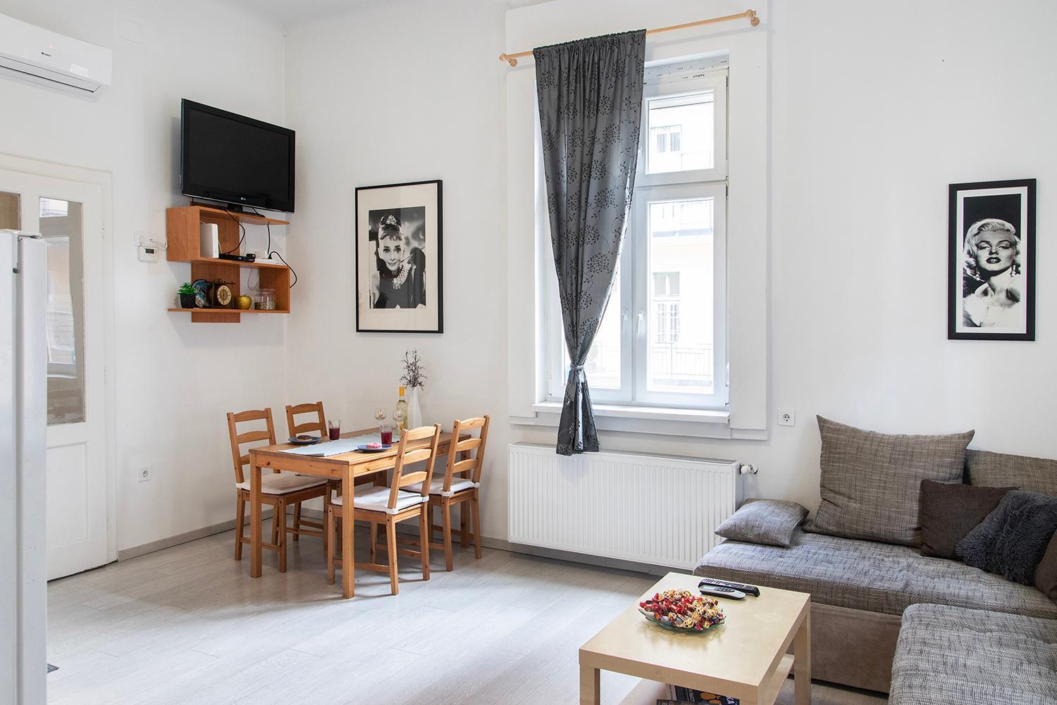Dora Apartment Near Buda Castle With Parking! Boedapest Buitenkant foto
