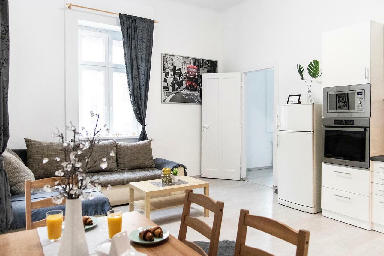Dora Apartment Near Buda Castle With Parking! Boedapest Buitenkant foto