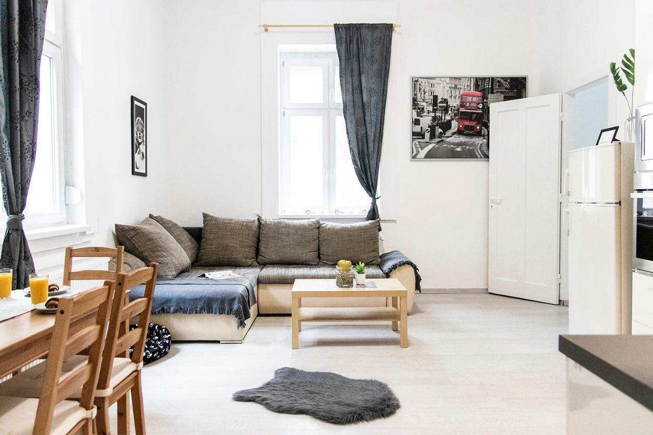 Dora Apartment Near Buda Castle With Parking! Boedapest Buitenkant foto
