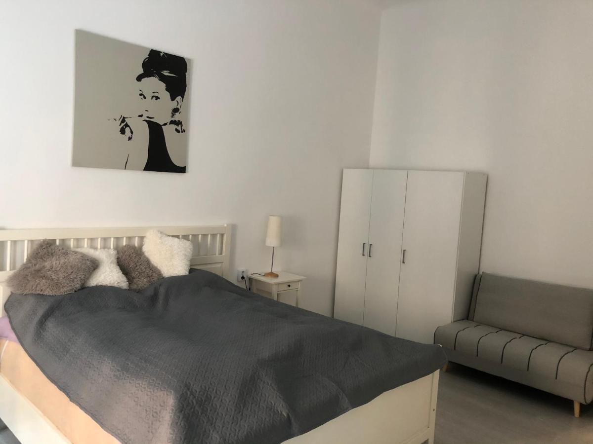 Dora Apartment Near Buda Castle With Parking! Boedapest Buitenkant foto